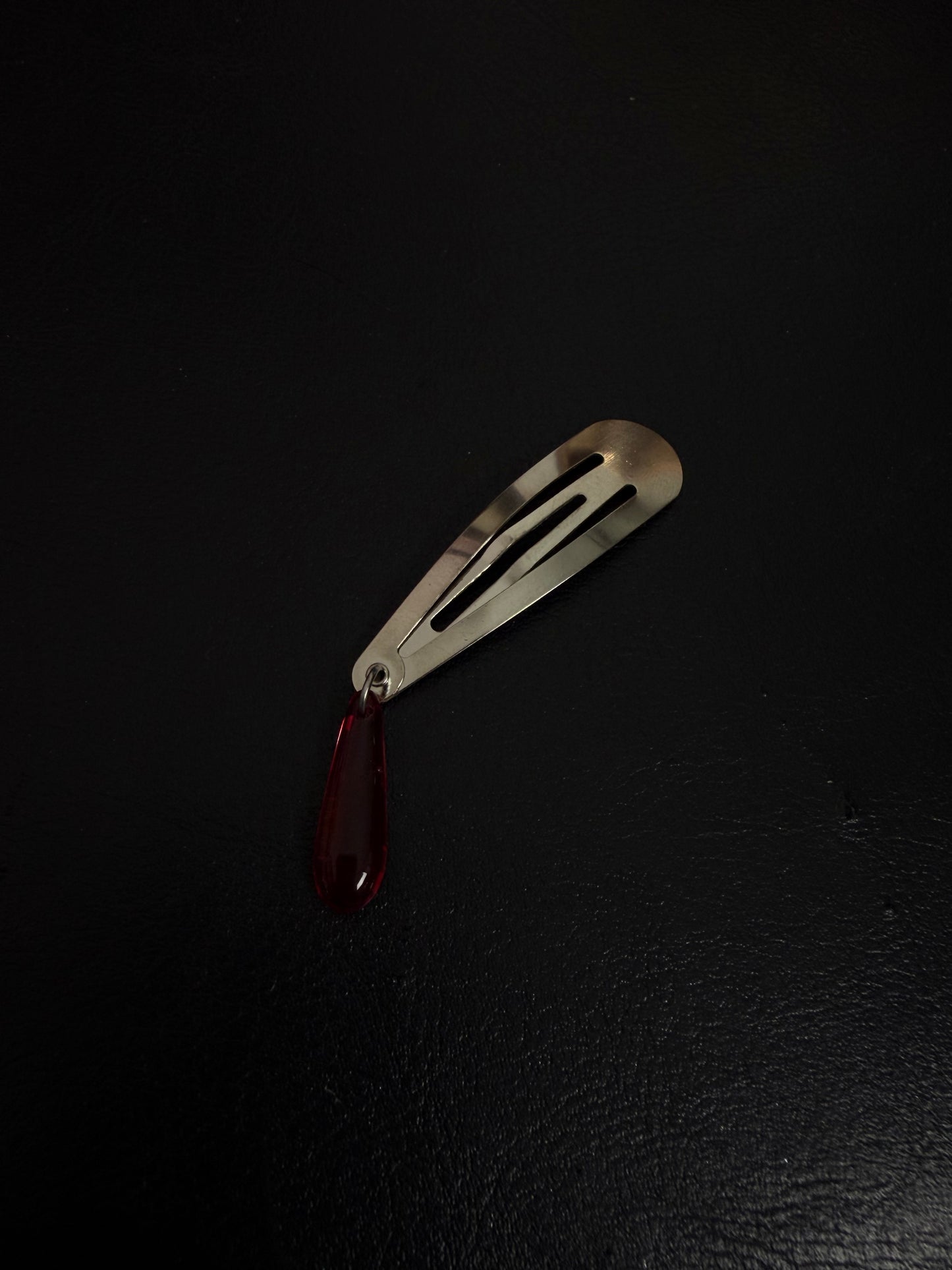 BARRETTE LARME DE SANG