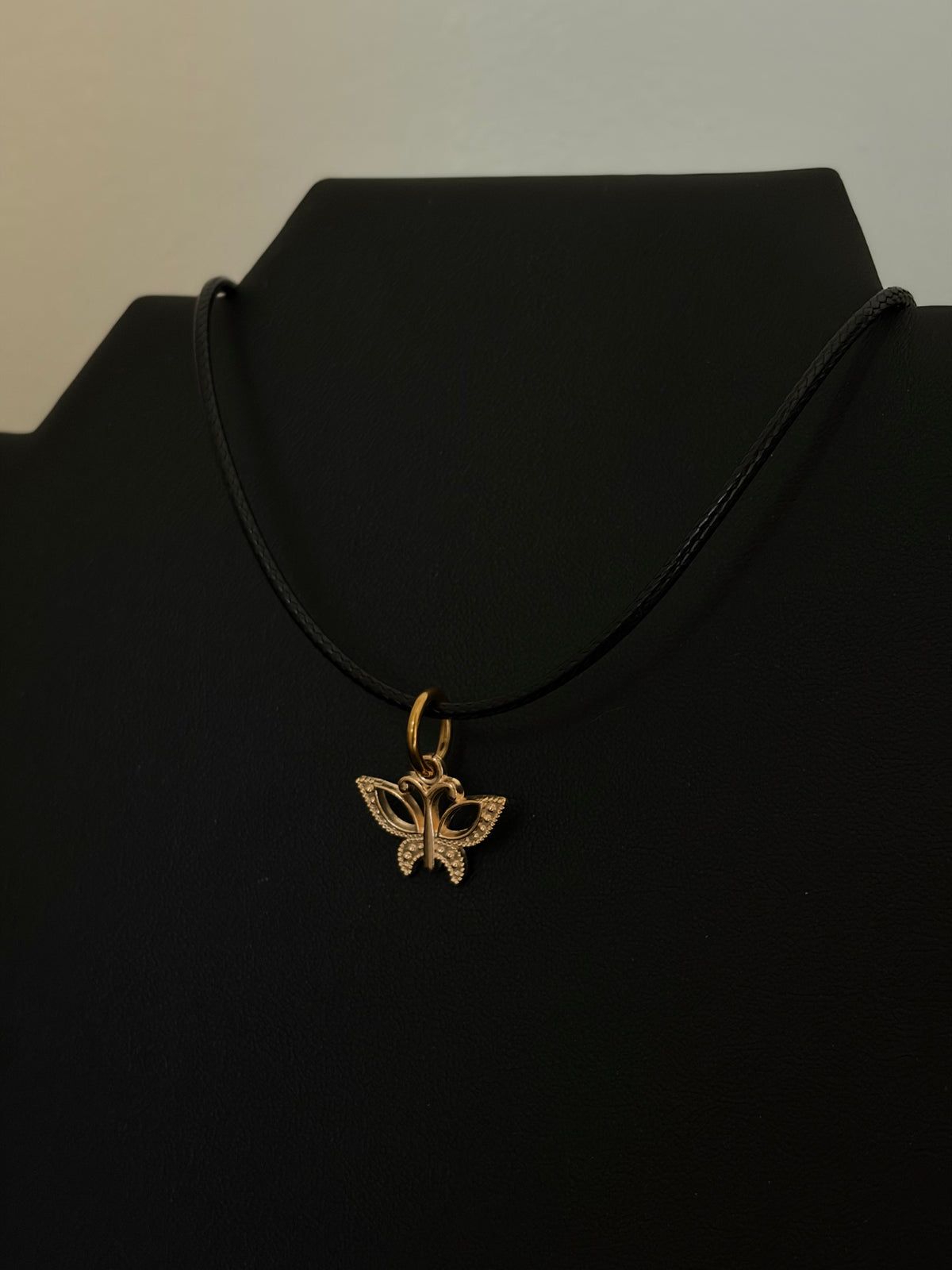 COLLIER CORDE PAPILLON DORÉ